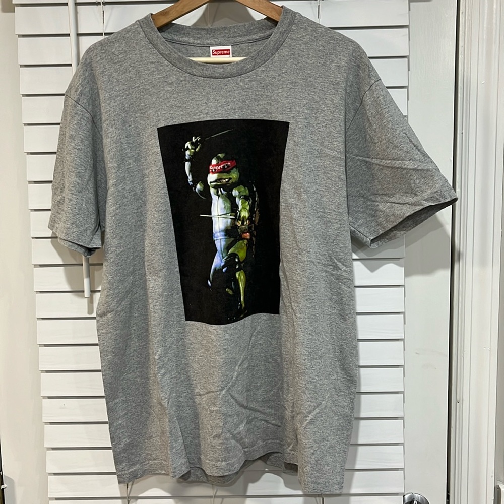 Supreme t-shirt
